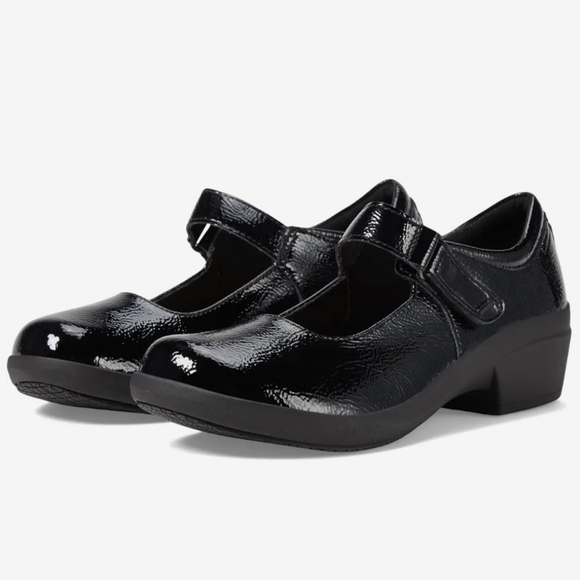 NIB Clarks Talene Ave Black Crinkle Patent Sz 7.5